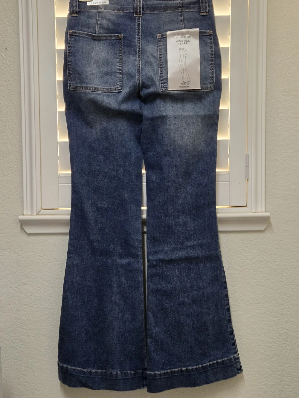 Madden Girl High Rise Flare Jeans Women’s Size 9 Medium Wash NWT $44 - Picture 2 of 10